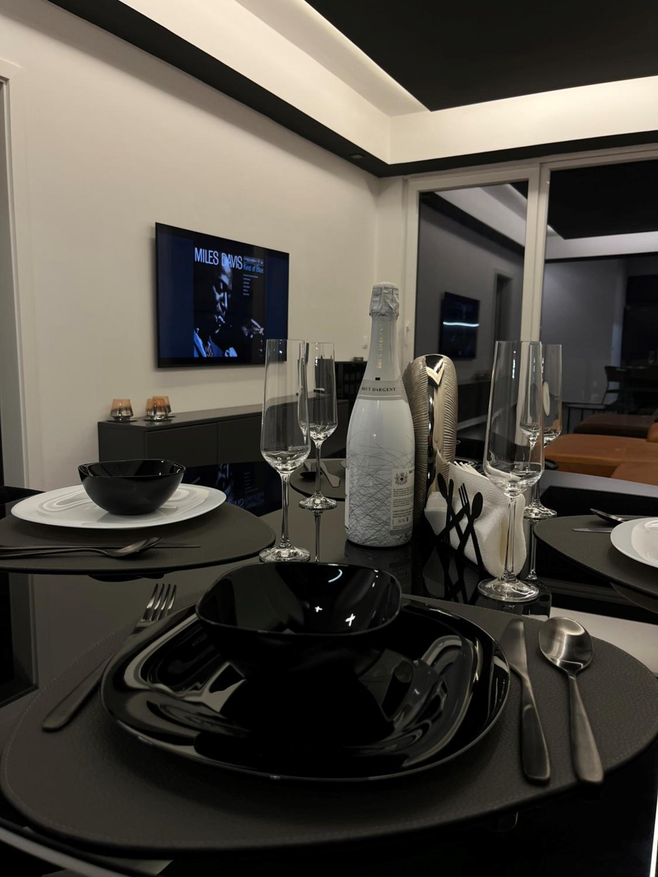 Modern Apartment with City View in Skopje view 2
