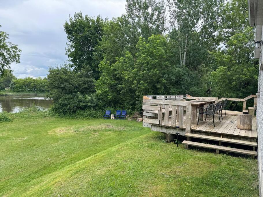 Chalet Scott SPA sur Rivière