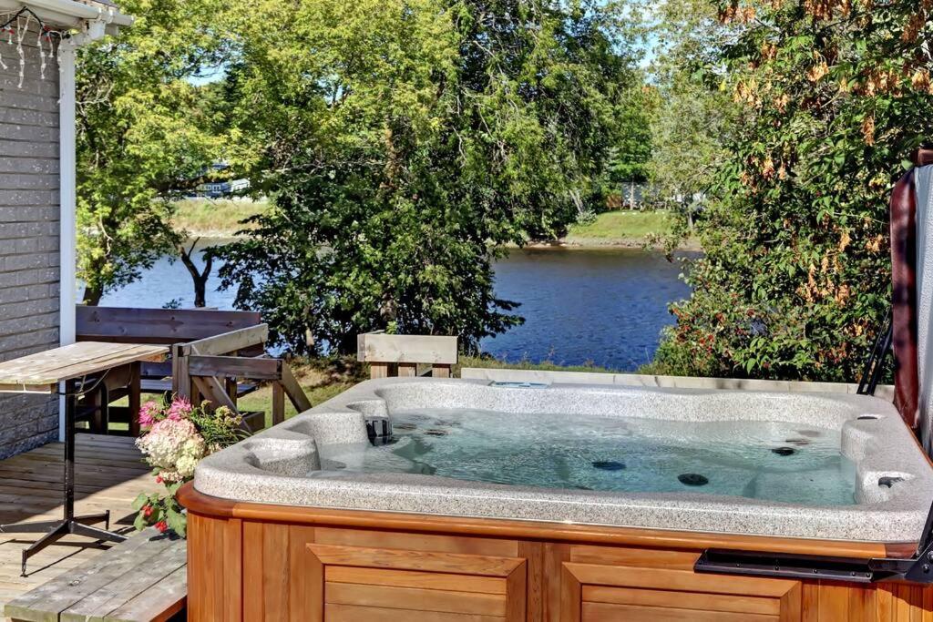 Chalet Scott SPA sur Rivière