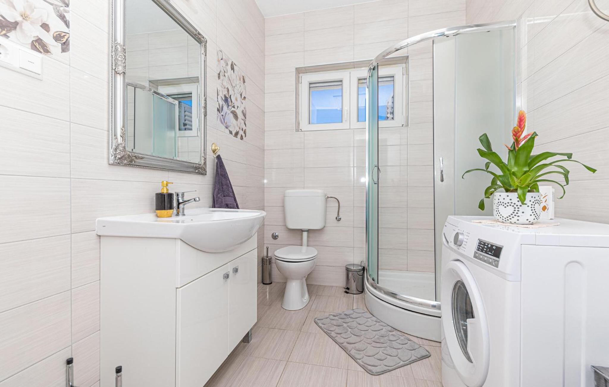 4 Bedroom Nice Home In Kastel Novi view 4