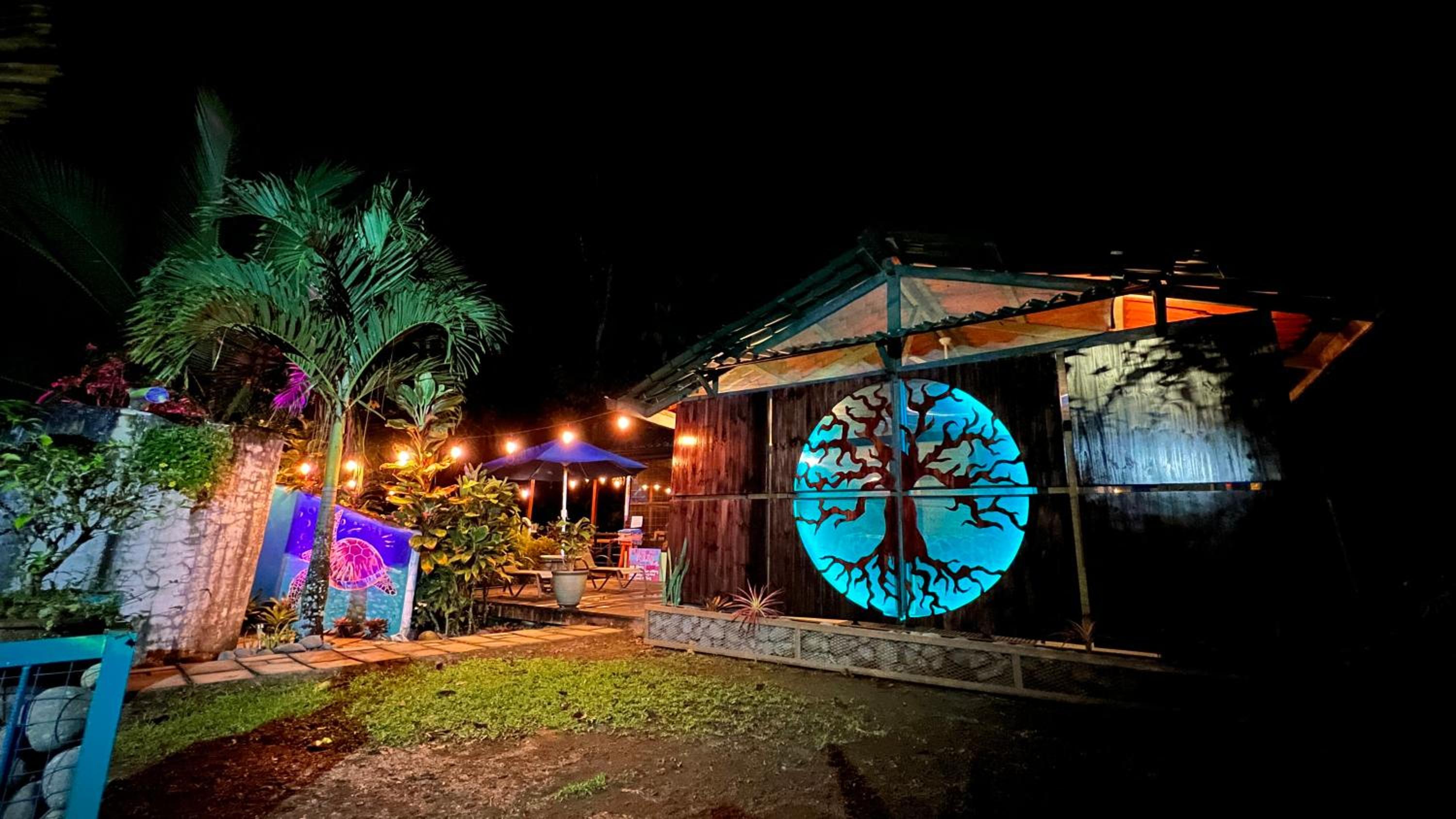Sloth Romantic Treehouse with plunge pool