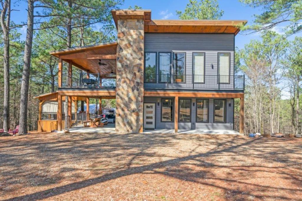 Smokin Buck, Hot Tub, Large Decks, Modern view 3