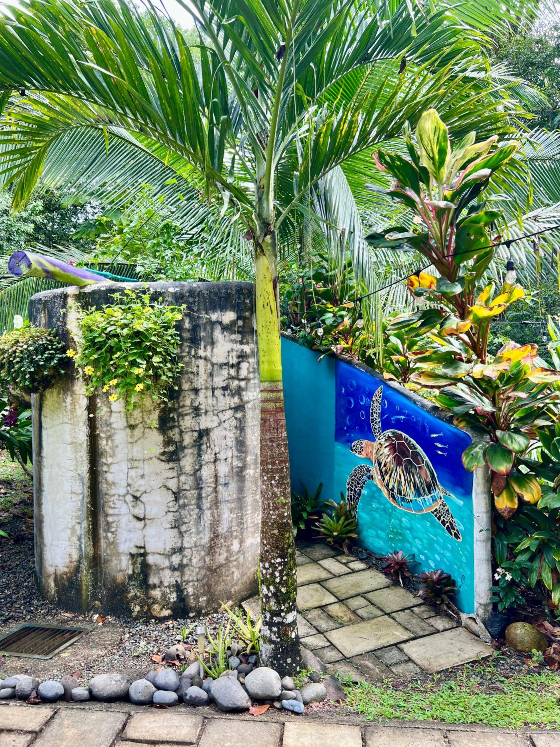 Sloth Romantic Treehouse with plunge pool