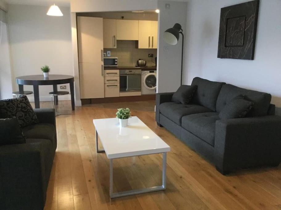Smithfield area 2 bed apt 15 min walk to Temple Bar