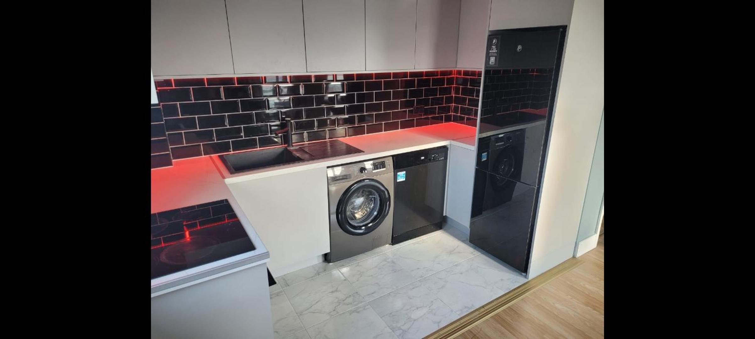 2 double bedrooms apartment near airport & town