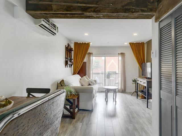 Cozy shared condo in best Montreal area