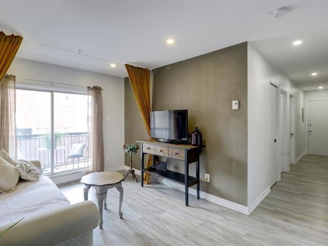 Cozy shared condo in best Montreal area