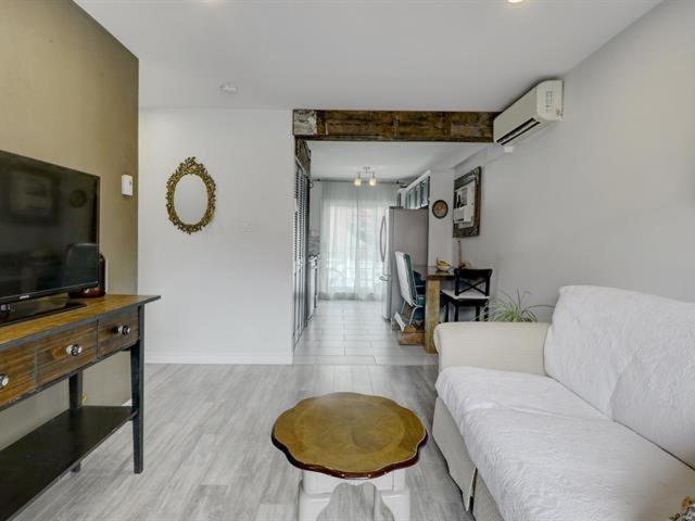 Cozy shared condo in best Montreal area