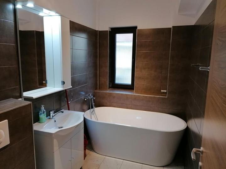 untold, central park residence ap 5 view 5