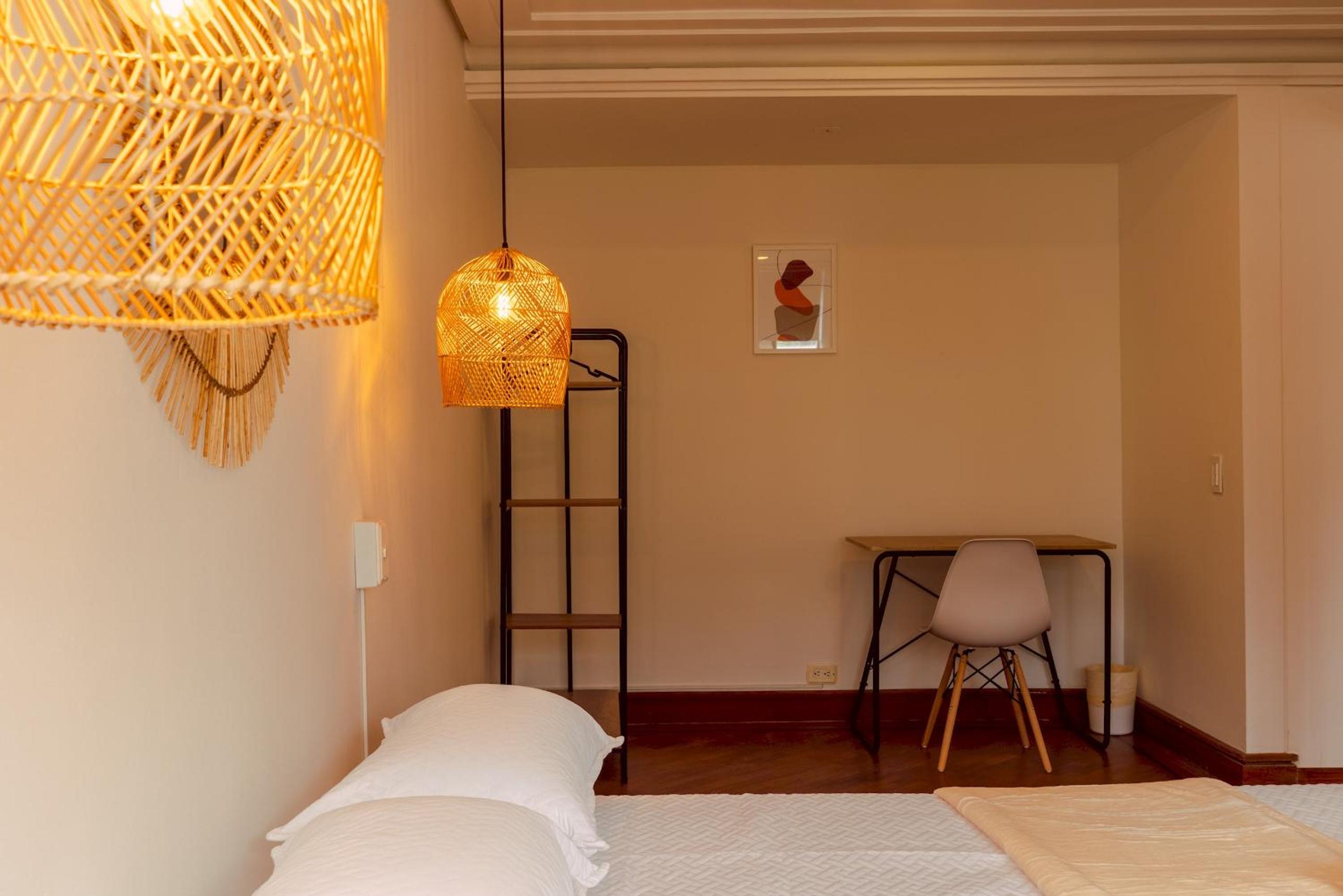 Elegante habitación baño compartido en Poblado-B11