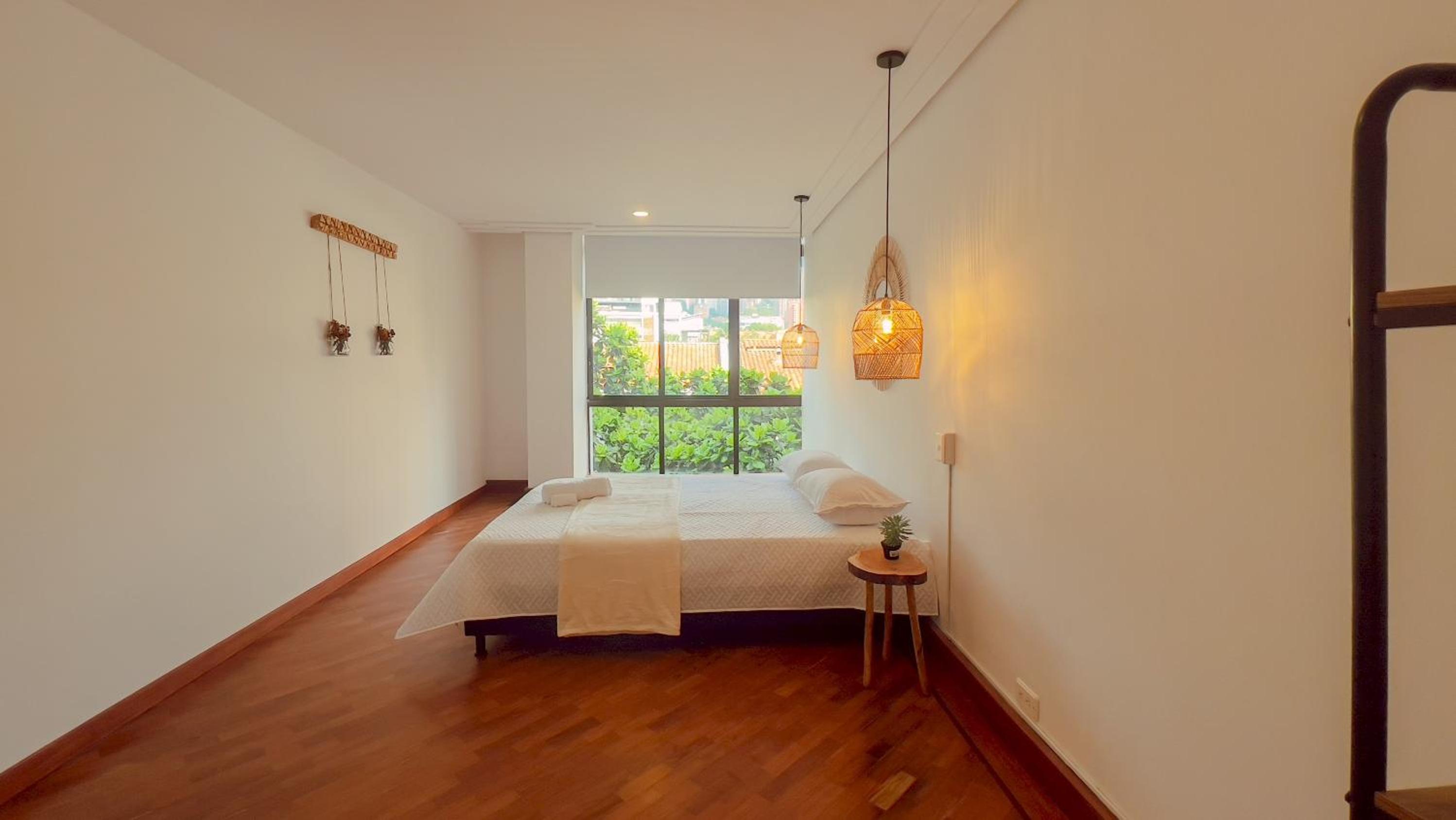 Elegante habitación baño compartido en Poblado-B11