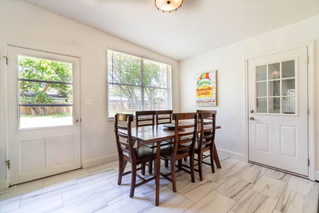 Red Flamingo - New Listing in Gulf Breeze Fl! view 4