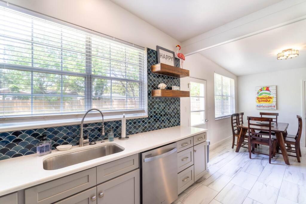 Red Flamingo - New Listing in Gulf Breeze Fl! view 5