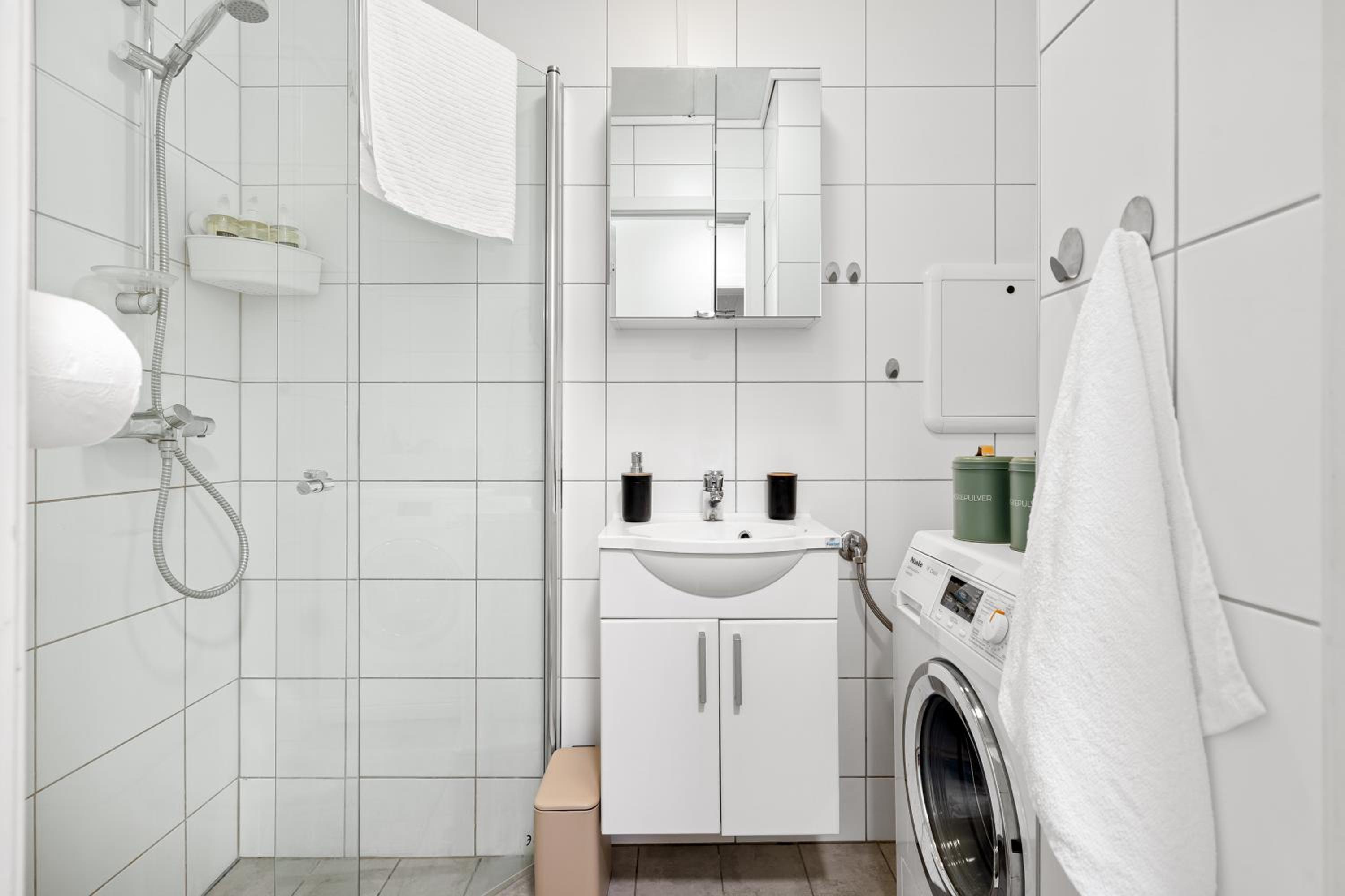 5 mins to City center in Bright & Cozy stay view 5