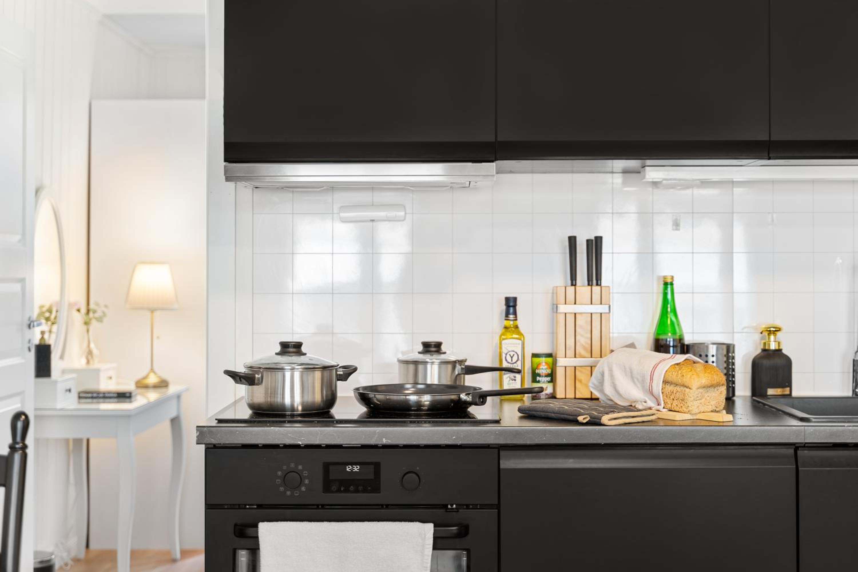 5 mins to City center in Bright & Cozy stay view 4