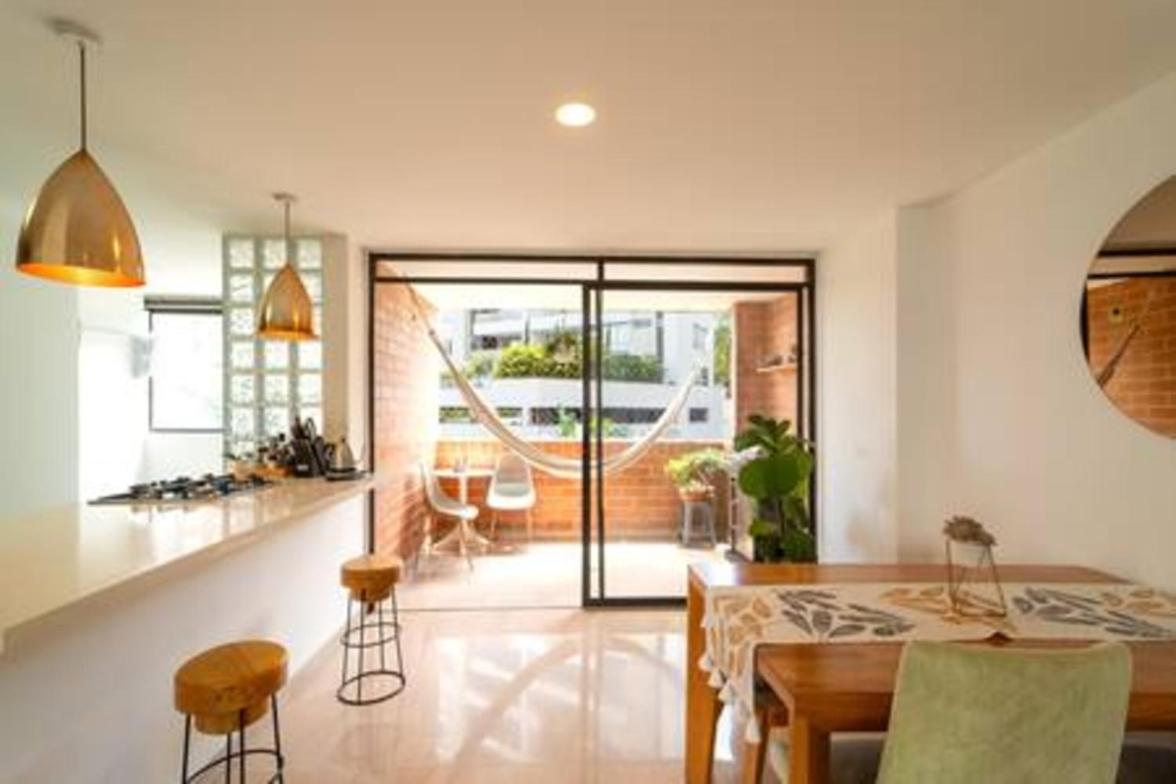 ¡Hermoso y amplio apartamento en Poblado Medellin