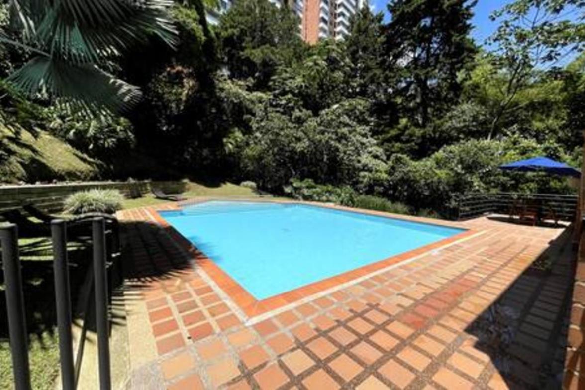 ¡Hermoso y amplio apartamento en Poblado Medellin