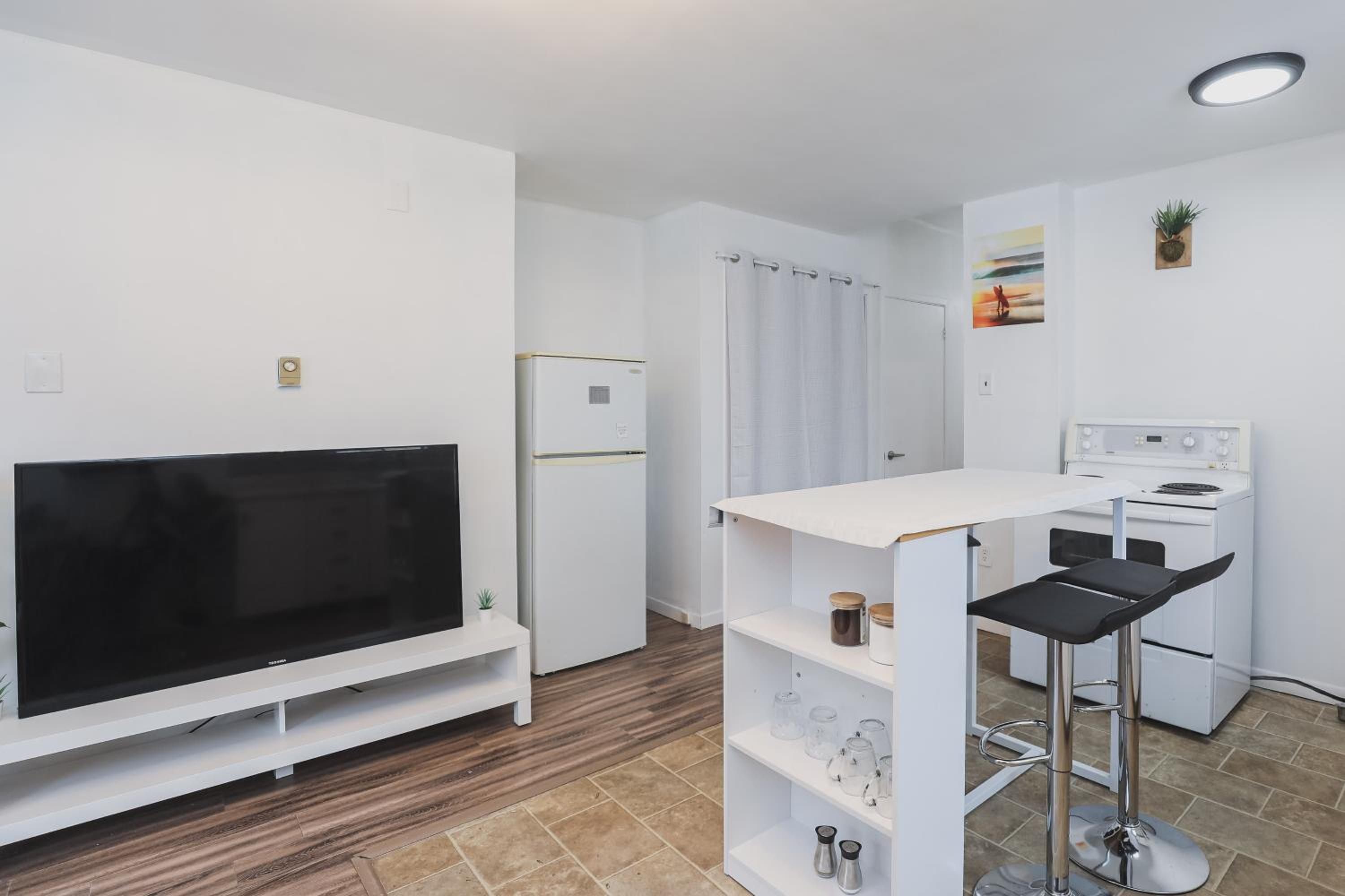 Entire Suite near YQM, NBCC, Champlain Mall - Centennial Park