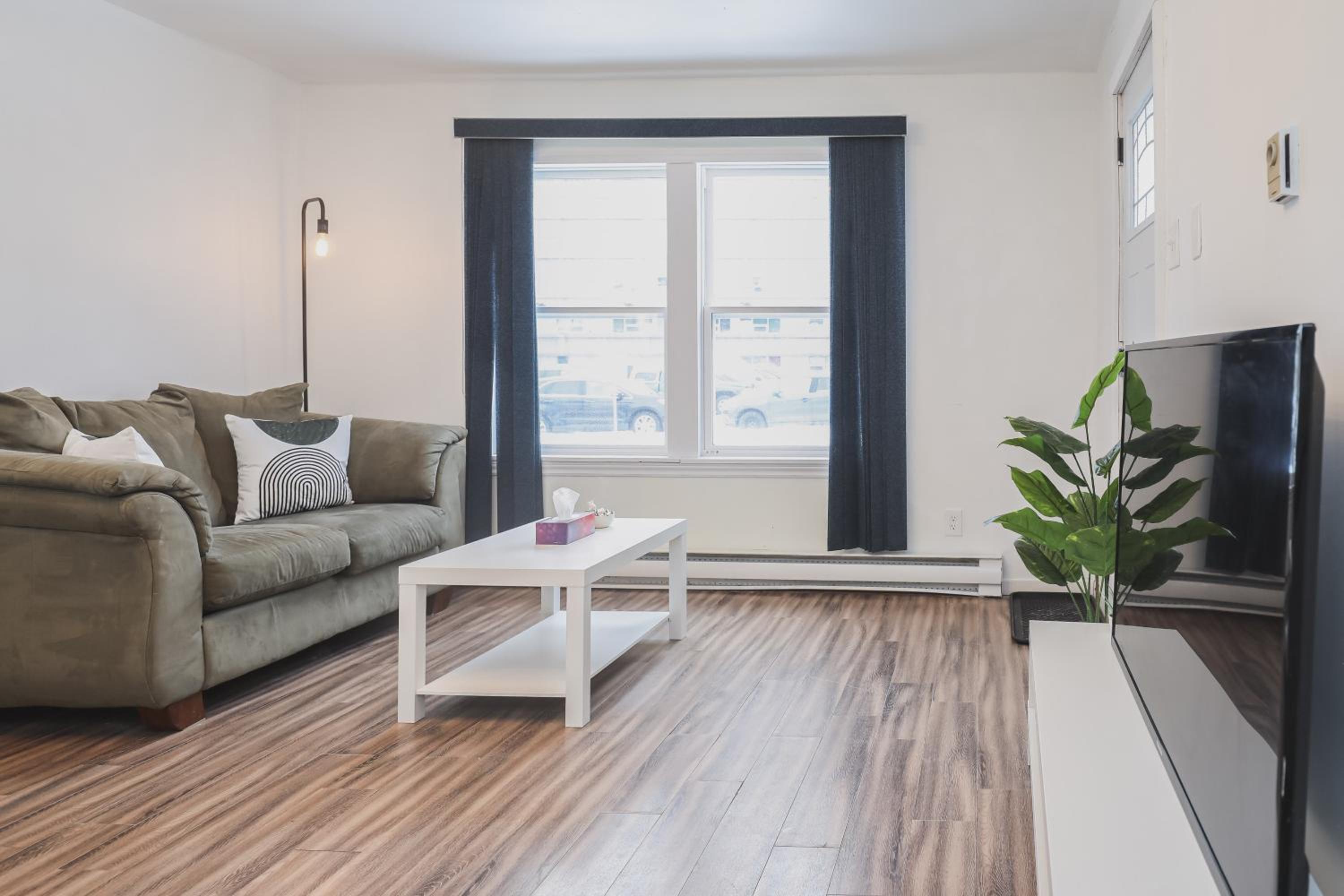 Entire Suite near YQM, NBCC, Champlain Mall - Centennial Park