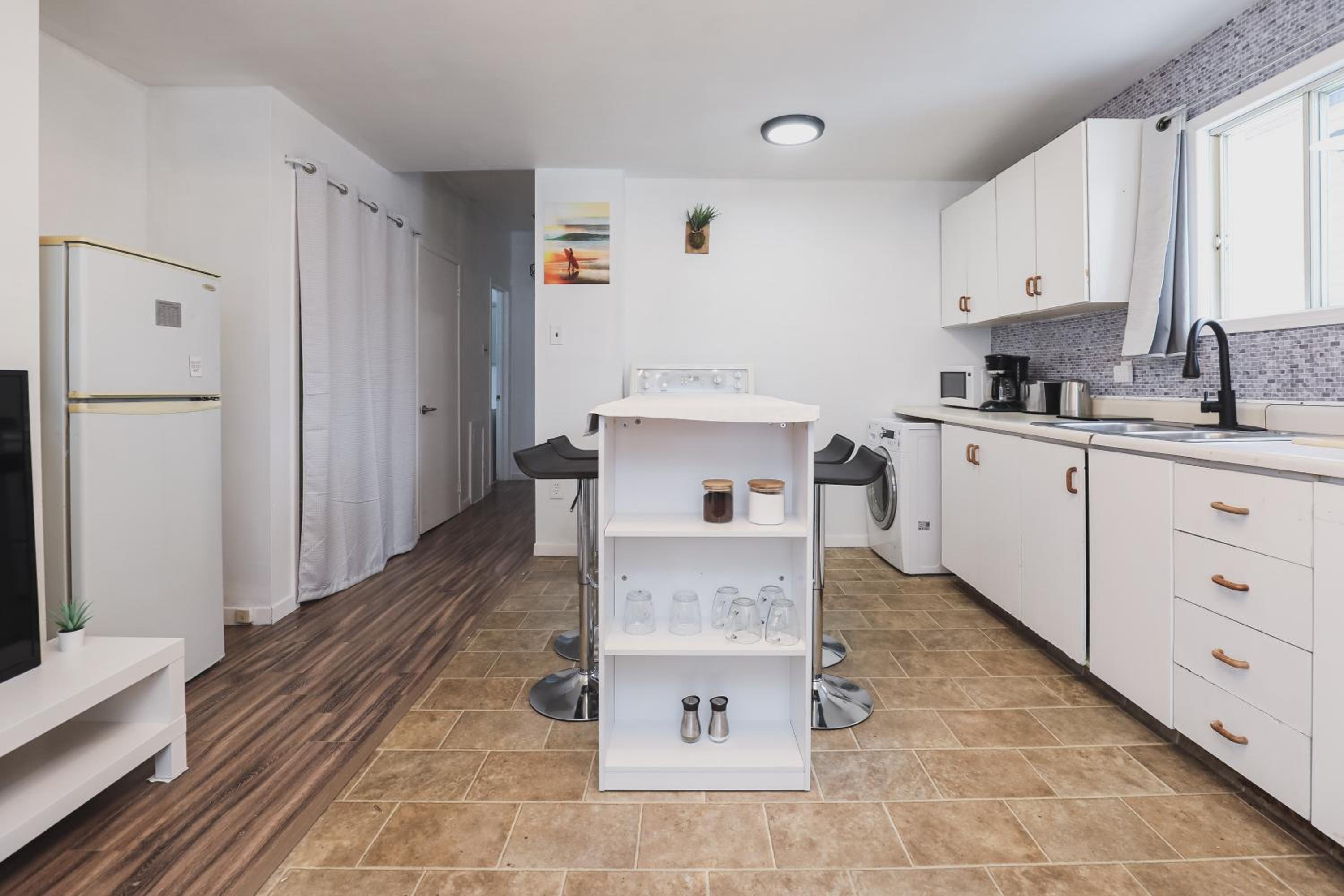 Entire Suite near YQM, NBCC, Champlain Mall - Centennial Park