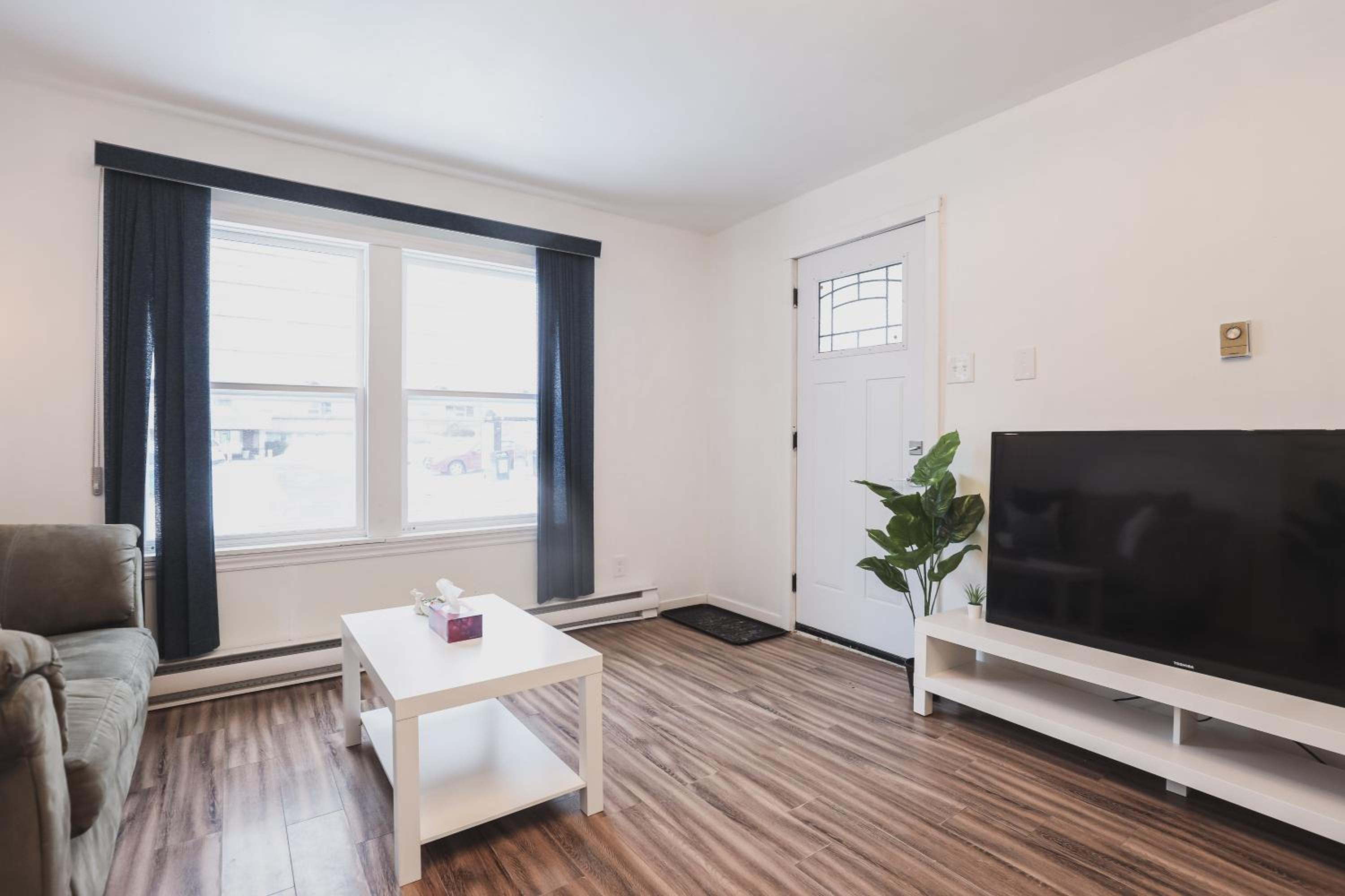 Entire Suite near YQM, NBCC, Champlain Mall - Centennial Park