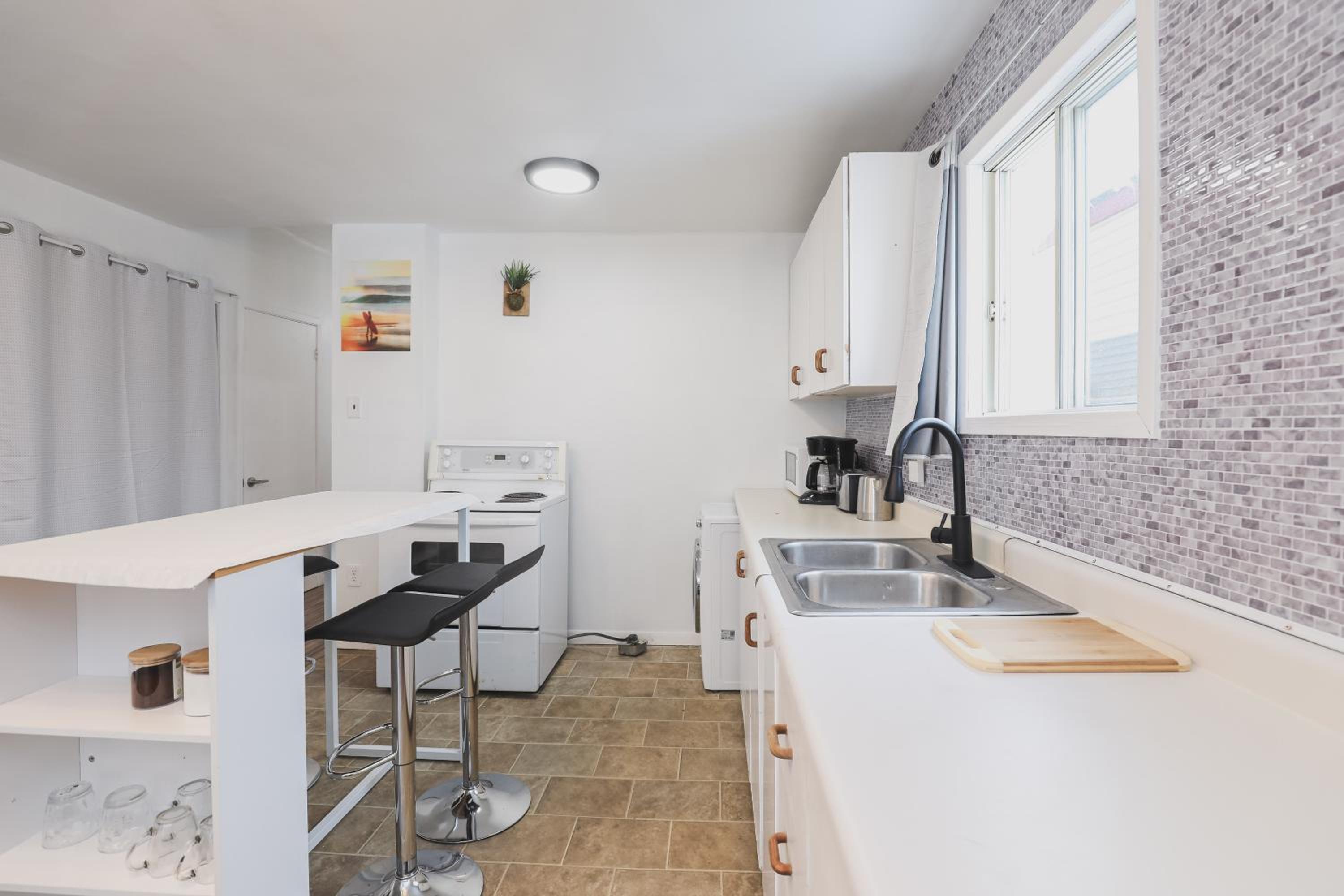 Entire Suite near YQM, NBCC, Champlain Mall - Centennial Park