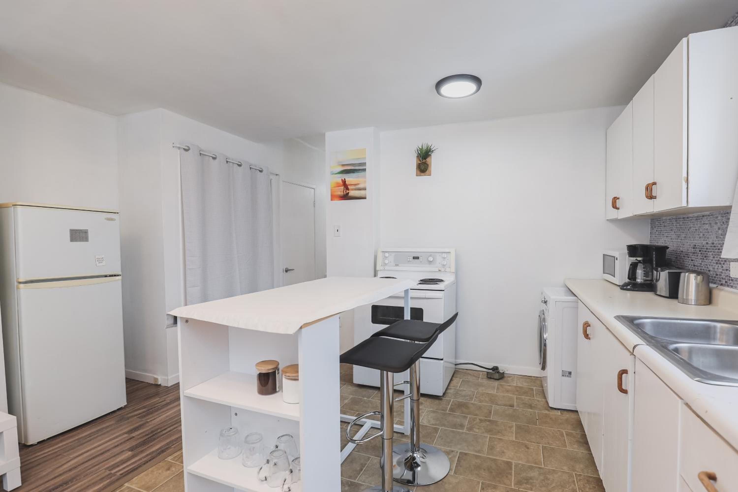 Entire Suite near YQM, NBCC, Champlain Mall - Centennial Park