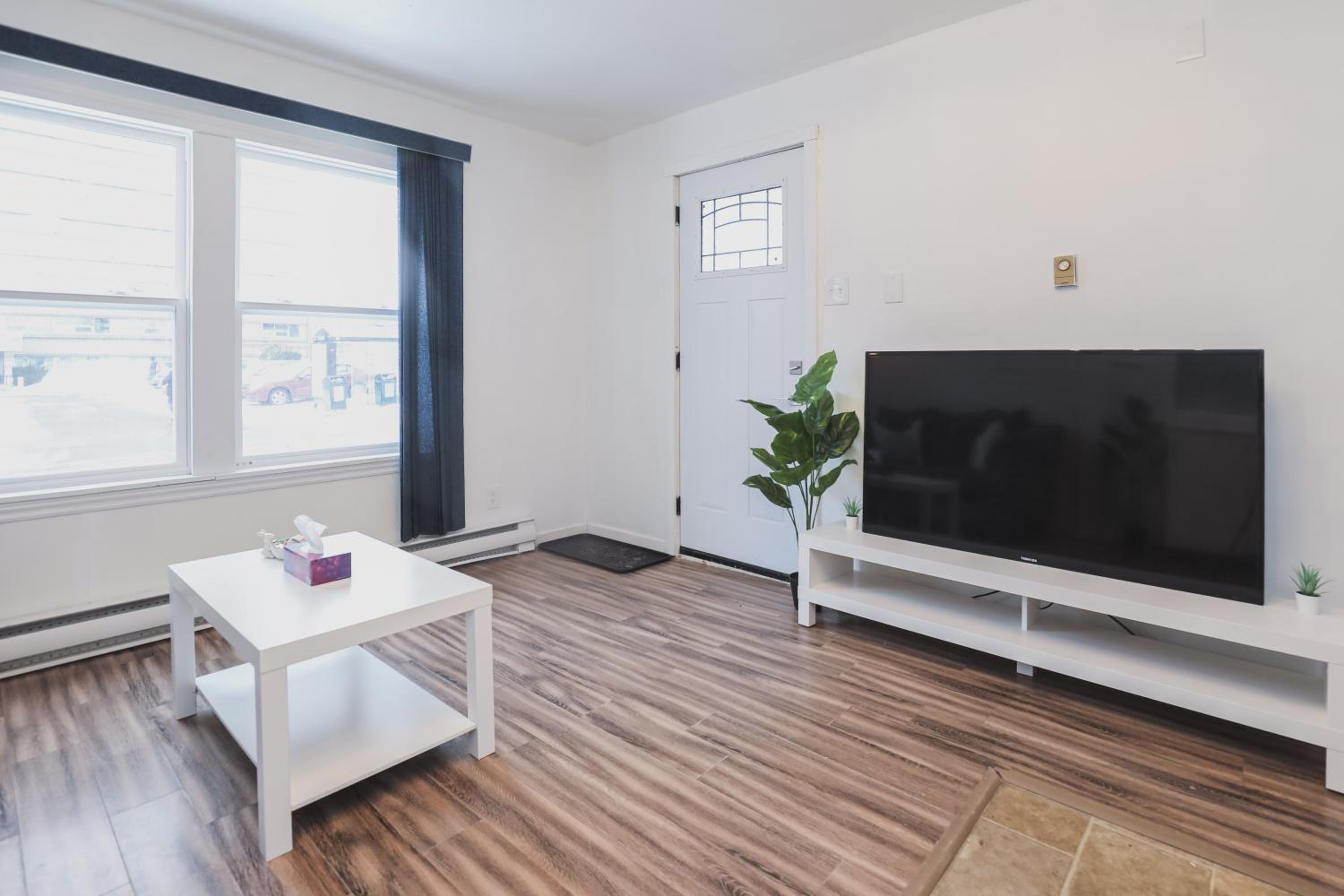 Entire Suite near YQM, NBCC, Champlain Mall - Centennial Park