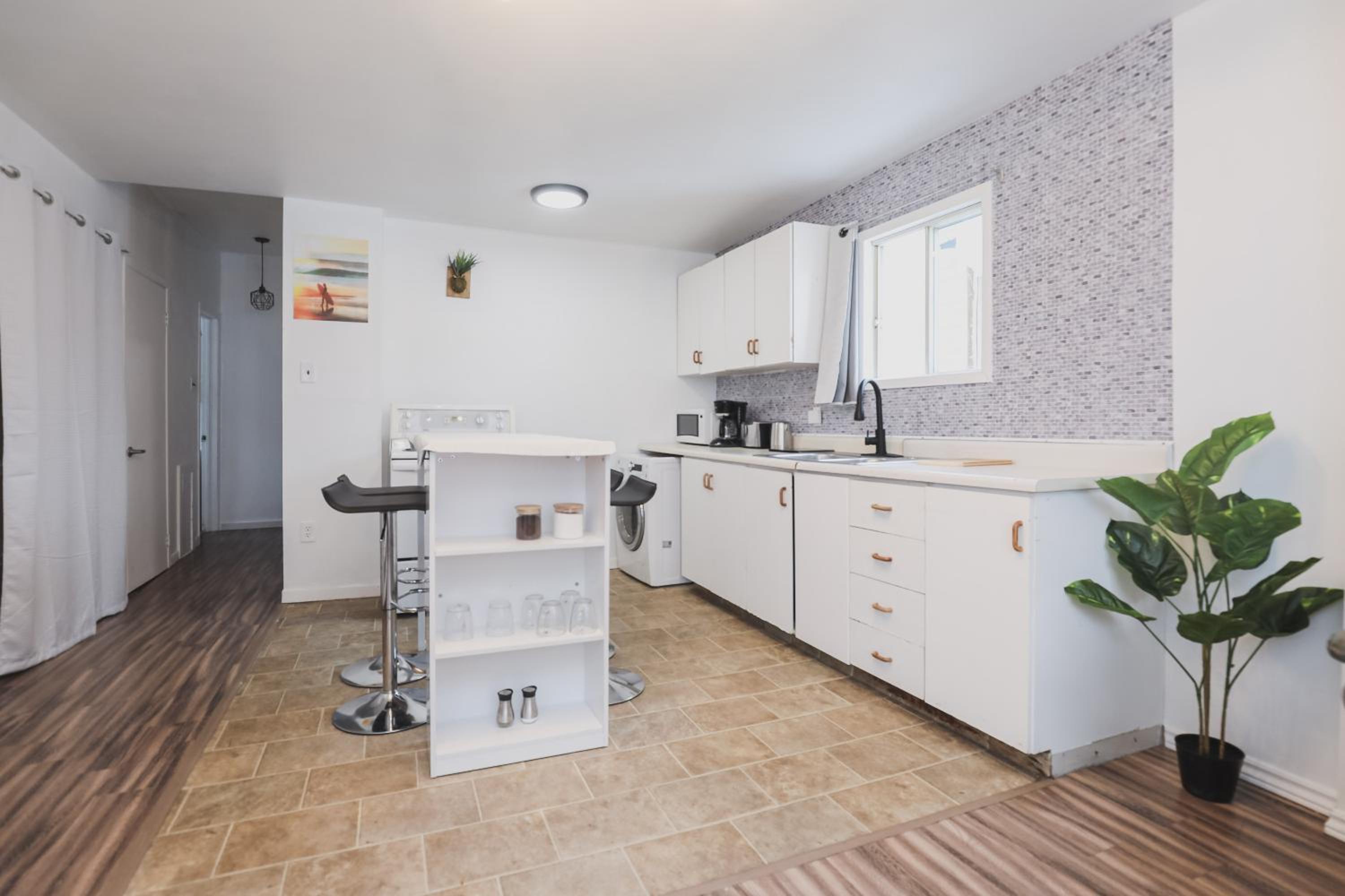 Entire Suite near YQM, NBCC, Champlain Mall - Centennial Park