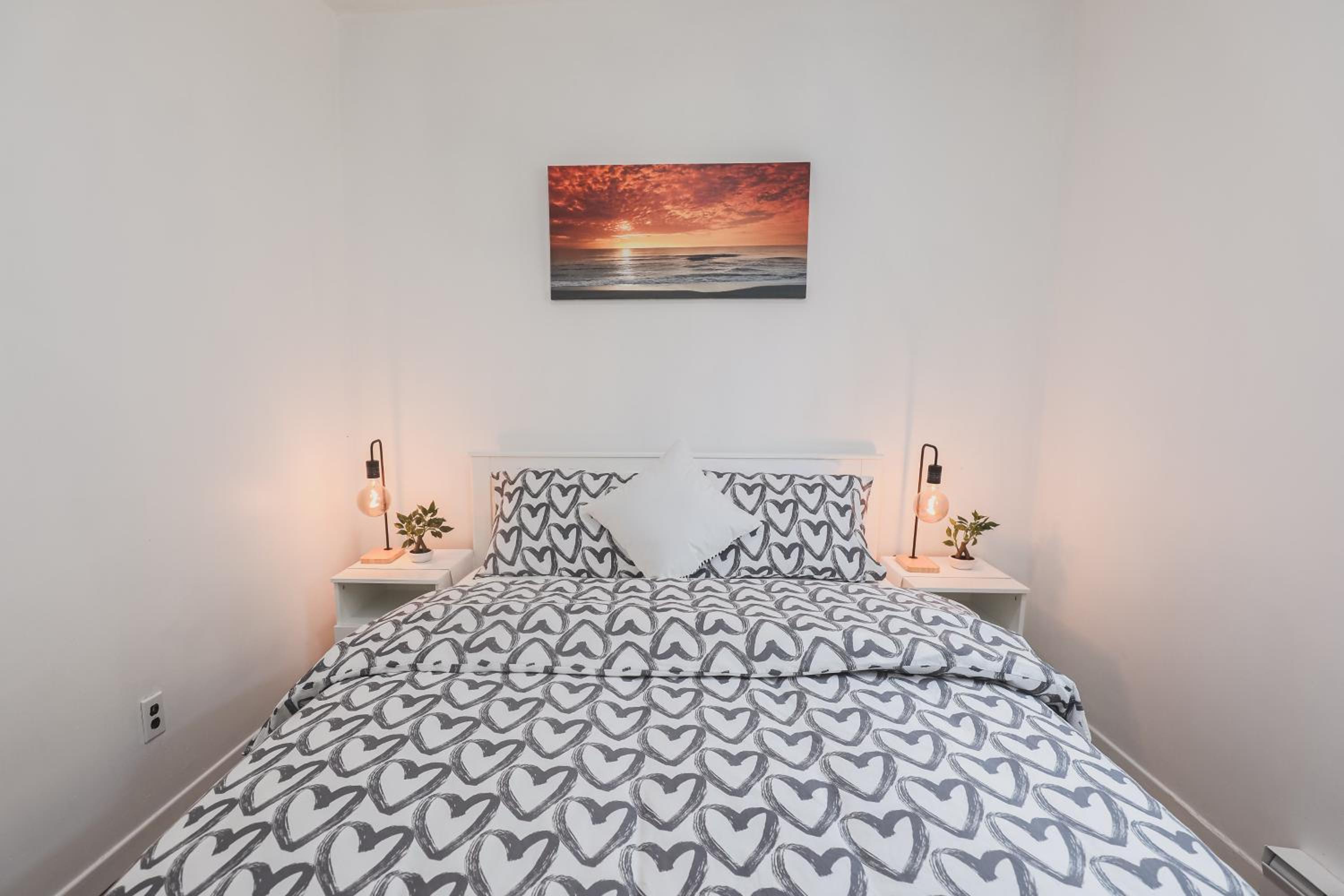 Entire Suite near YQM, NBCC, Champlain Mall - Centennial Park