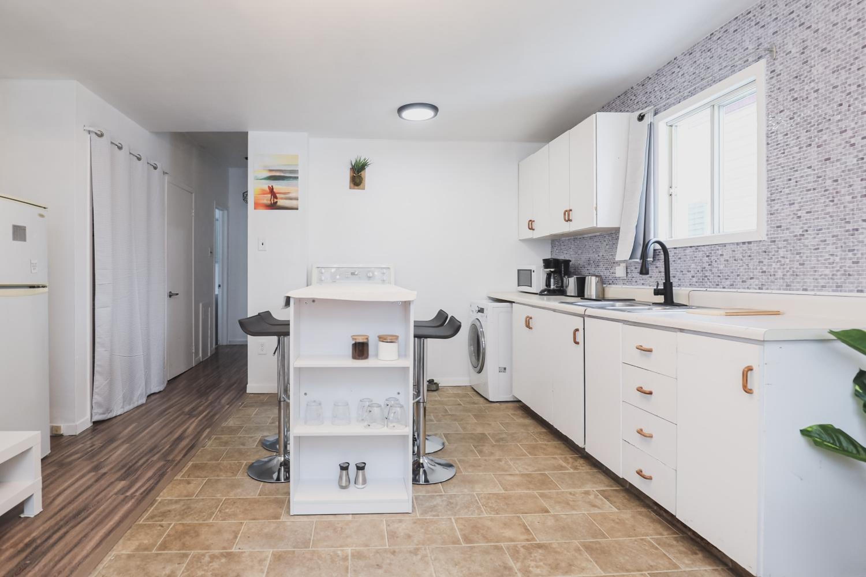 Entire Suite near YQM, NBCC, Champlain Mall - Centennial Park