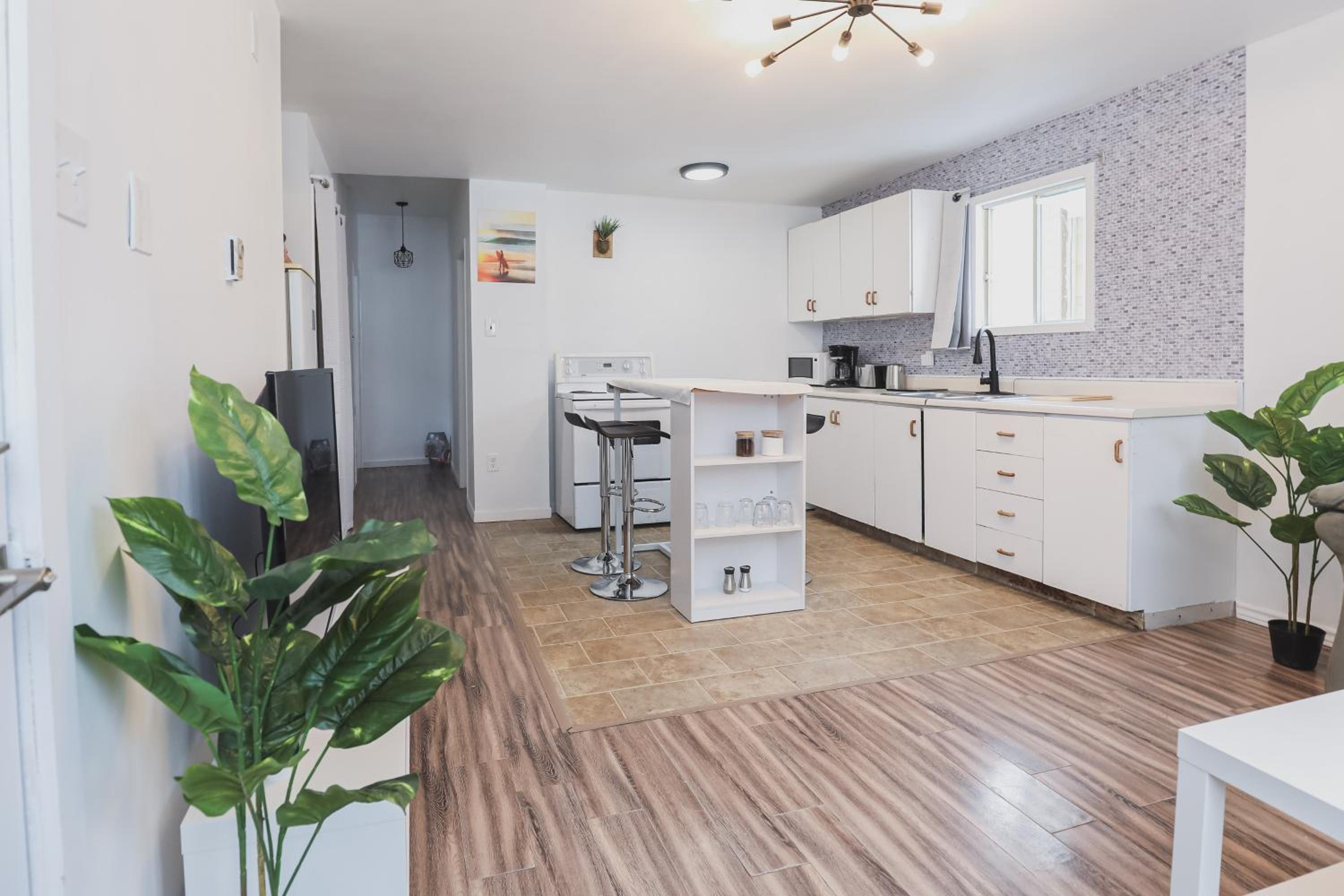 Entire Suite near YQM, NBCC, Champlain Mall - Centennial Park
