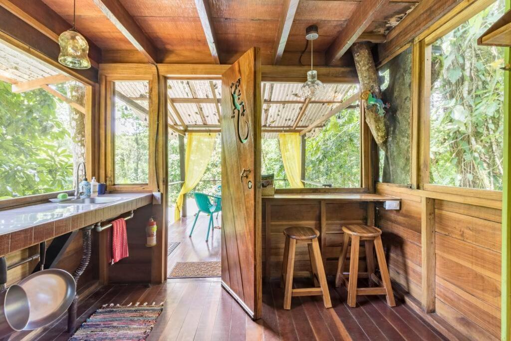 Gecko Treehouse with Jungle View, Plunge Pool & WiFi