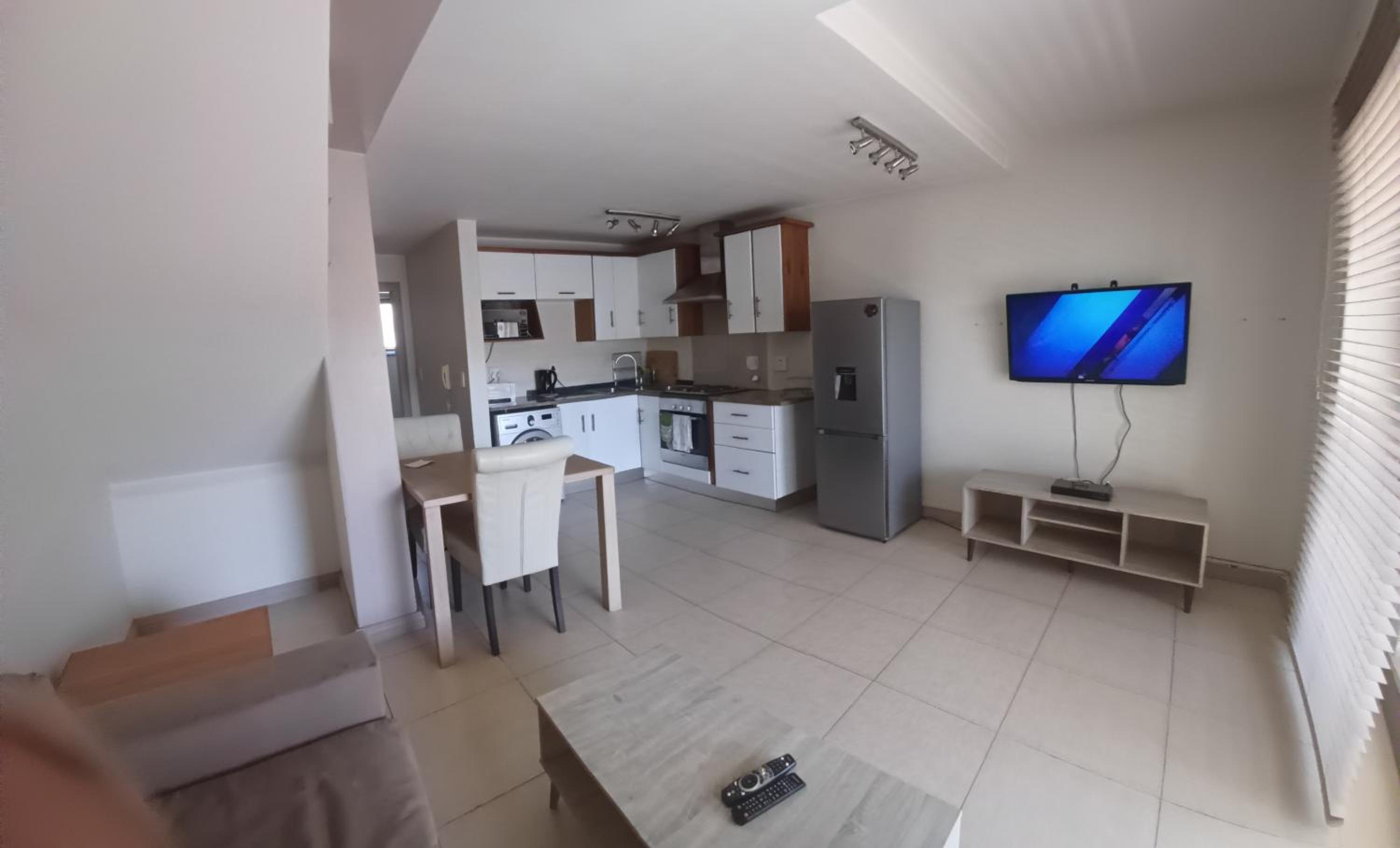 Mount Royal 30 Large 1 bed with balcony