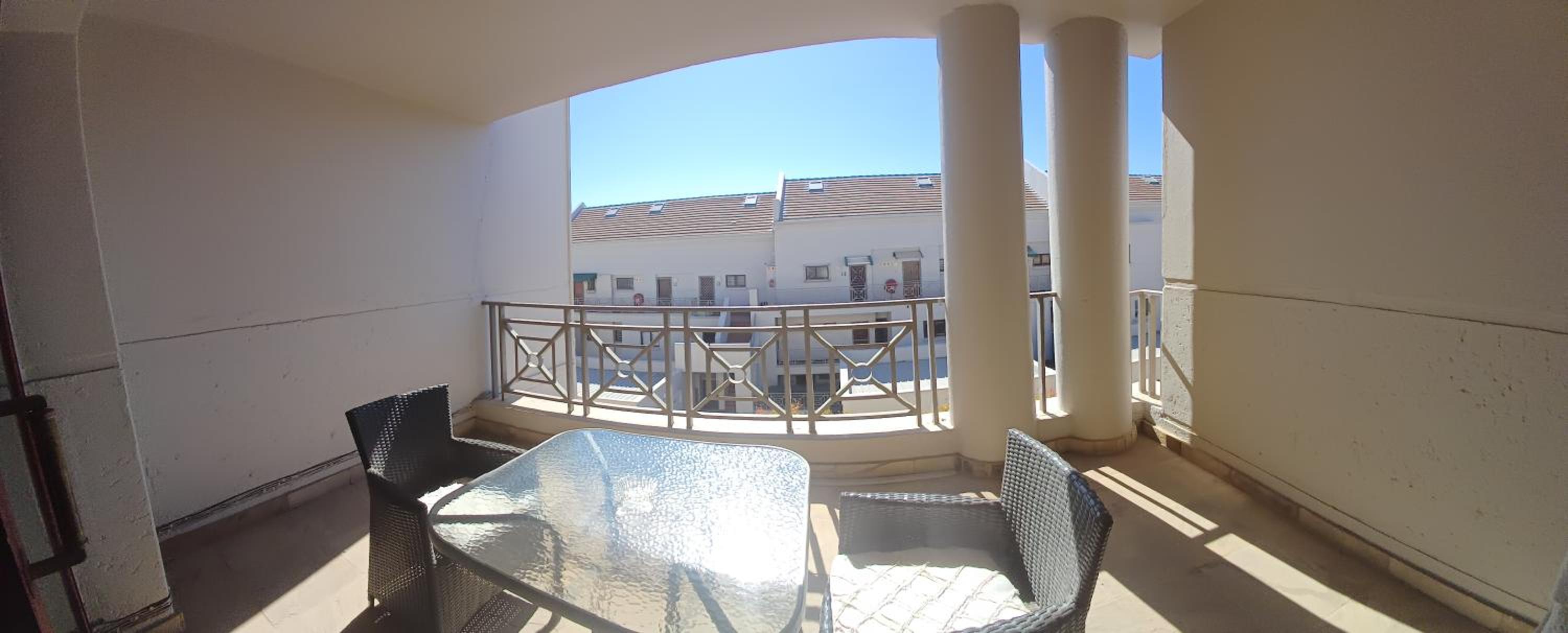 Mount Royal 30 Large 1 bed with balcony