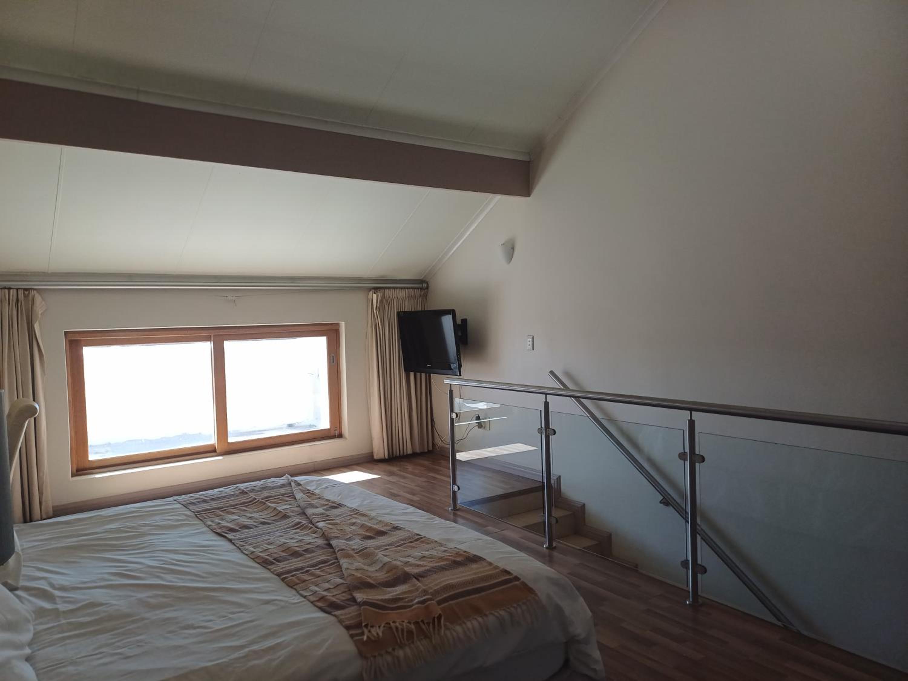 Mount Royal 30 Large 1 bed with balcony