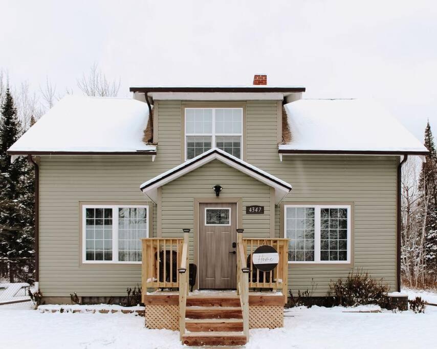 Hotel The Hermantown Hangout - Image 1