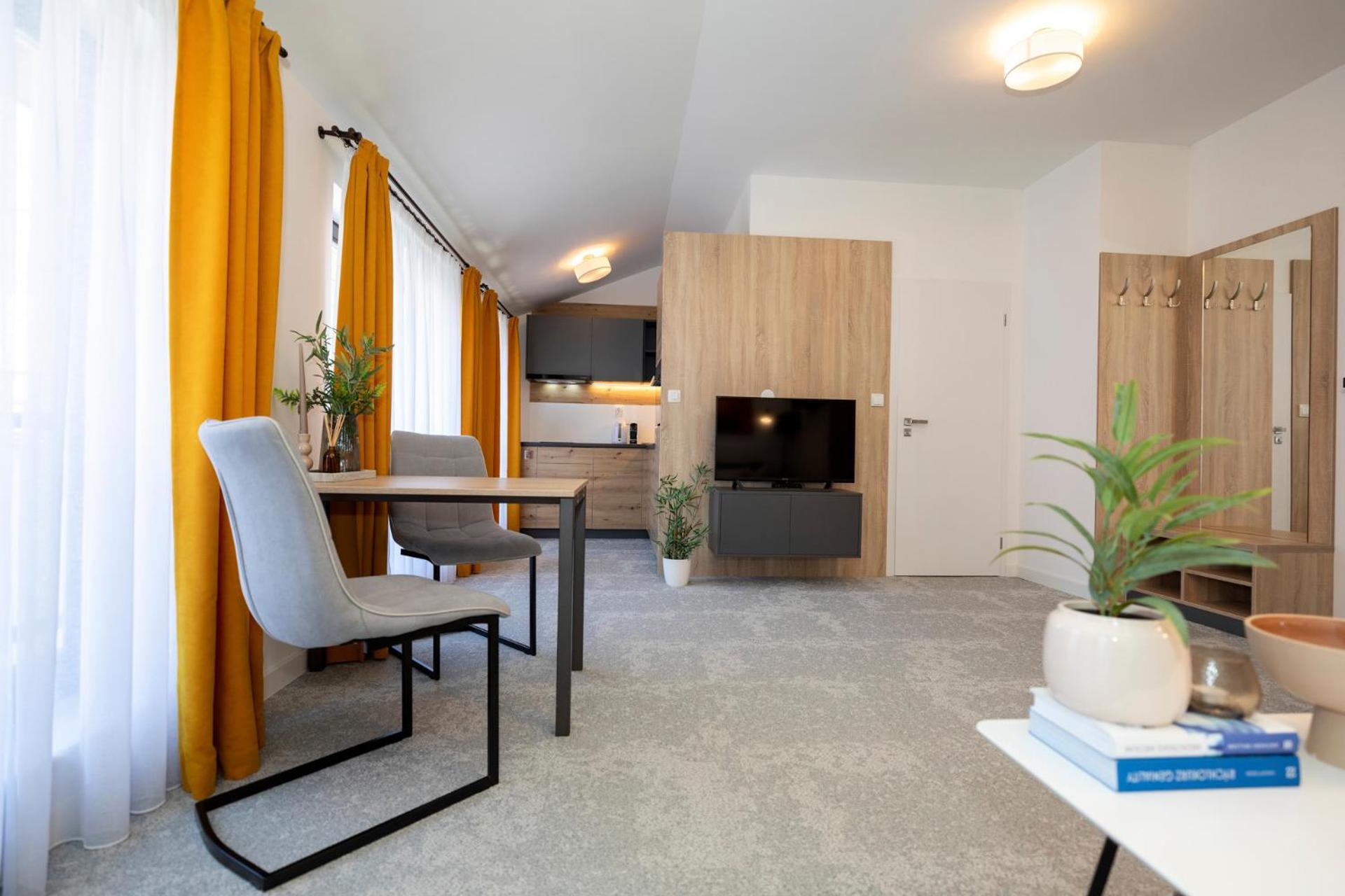ALURE RESIDENCES 11 - 24h self check-in & private parking next to the apartment building included, CITY CENTER right on SNP Square in a quiet passage, new  view 3