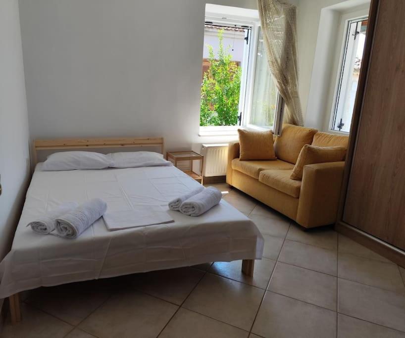 Filip and Myrsinis house - apartment
