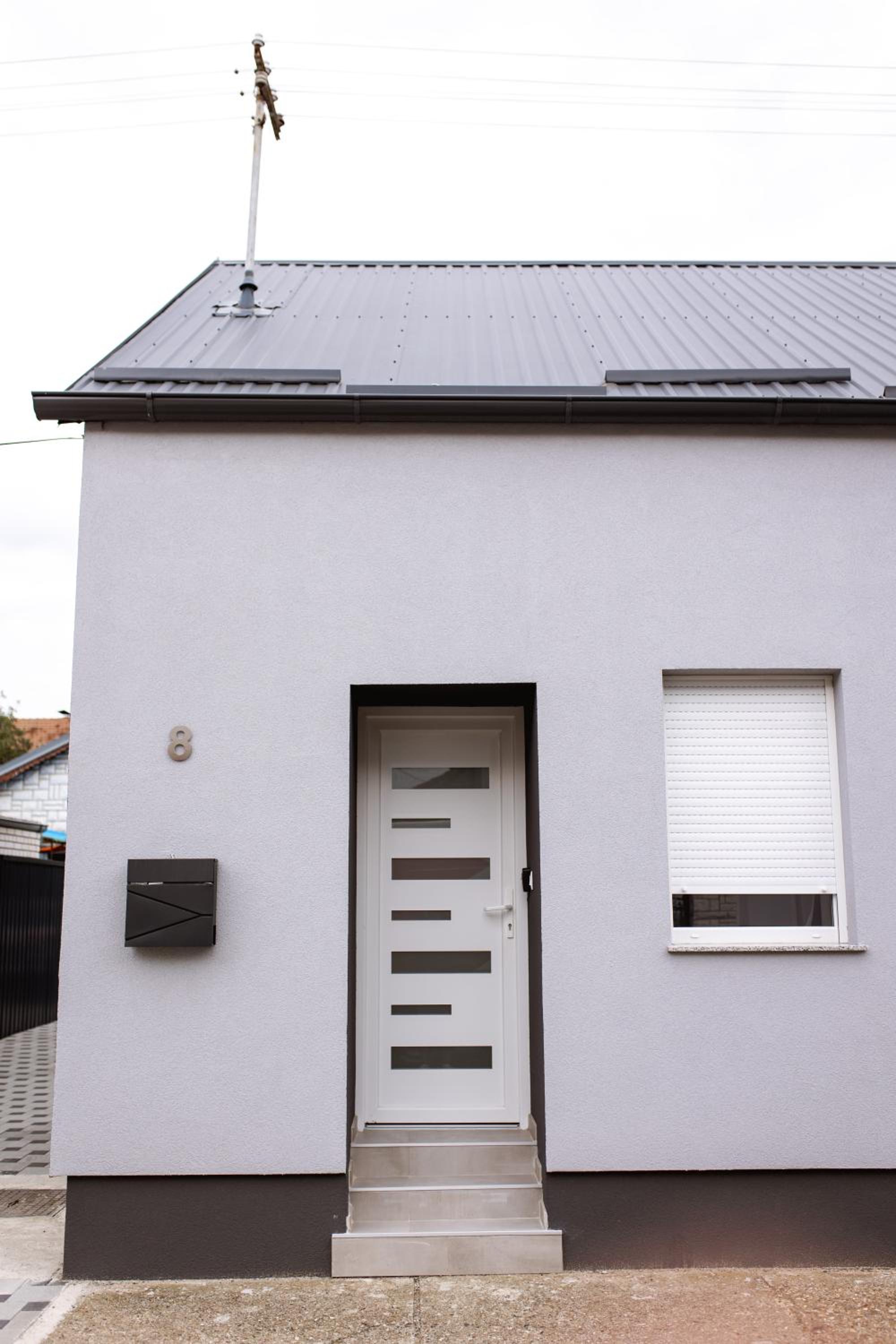 Cozy Studio Apartment in Osijek - self check in view 3