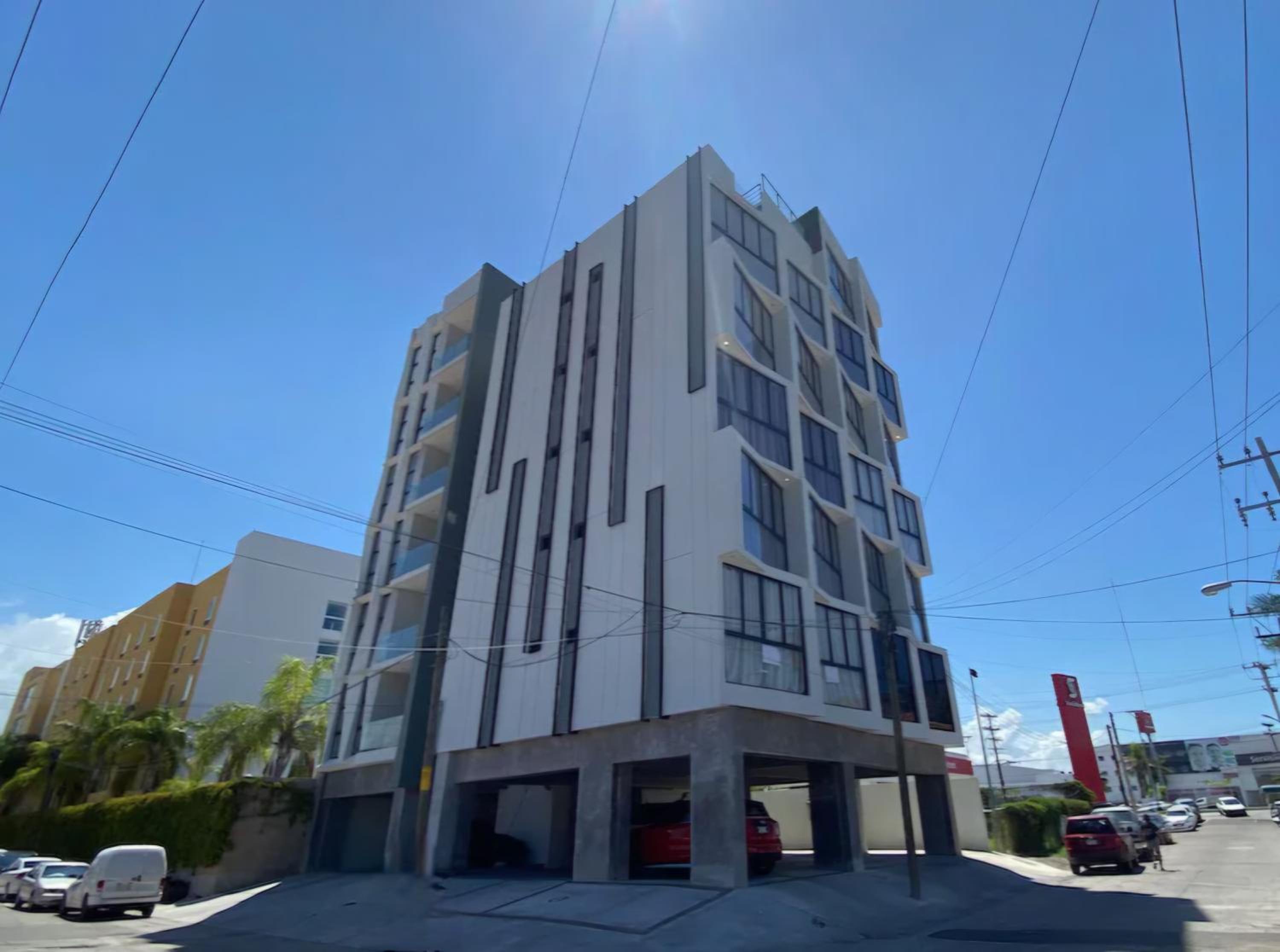 Hotel Departamento cerca del malecón y zona dorada - Image 1