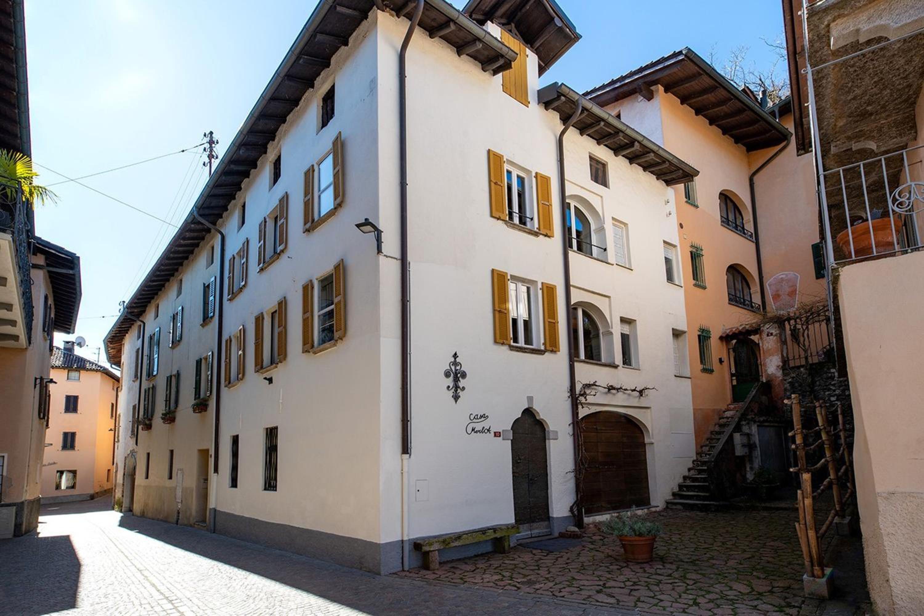 Casa Merlot in Caslano for 4 - Happy Rentals