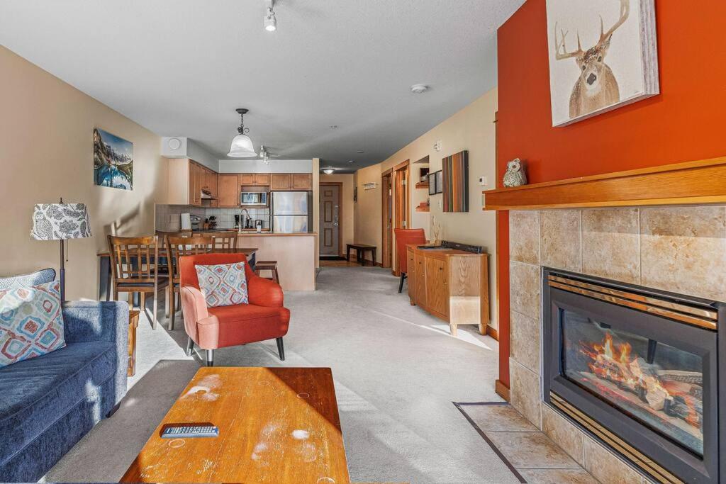 C303 Hidden Gem with MTN andCreek View, Quiet and Private