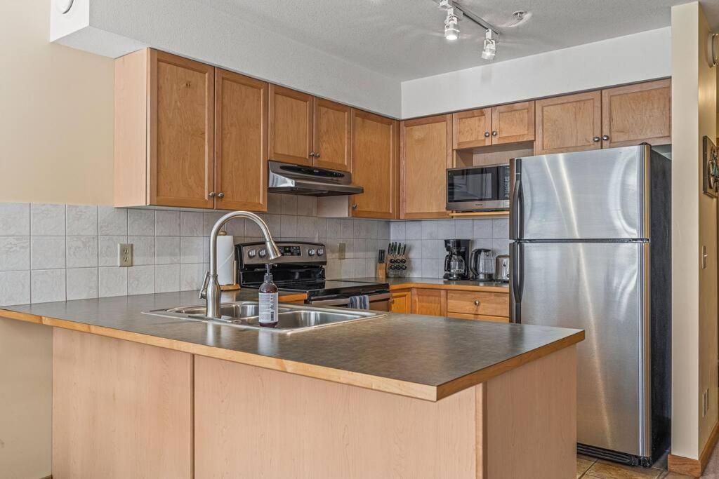 C303 Hidden Gem with MTN andCreek View, Quiet and Private