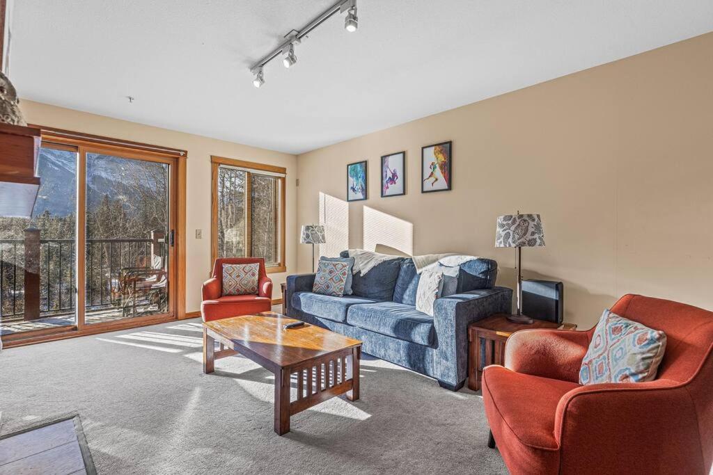 C303 Hidden Gem with MTN andCreek View, Quiet and Private
