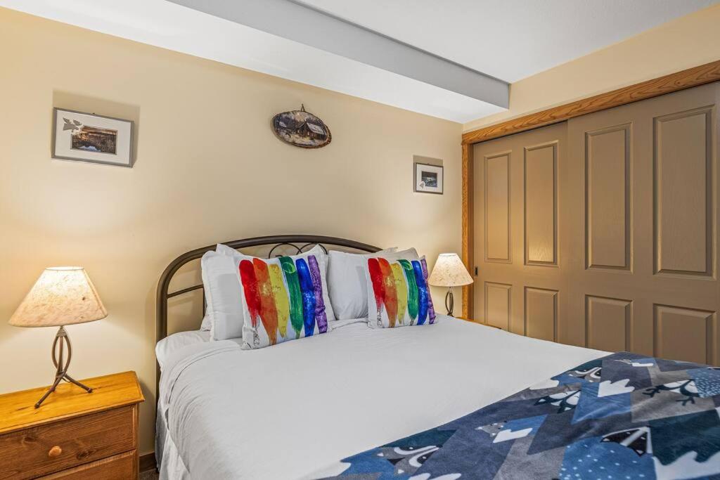 C303 Hidden Gem with MTN andCreek View, Quiet and Private