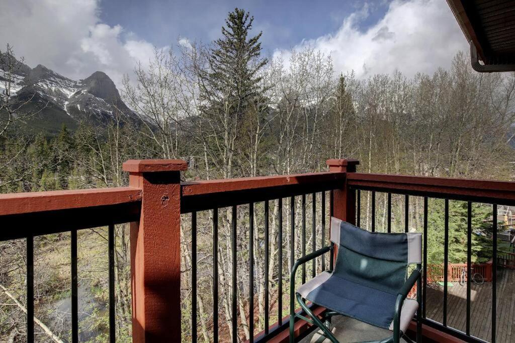 C303 Hidden Gem with MTN andCreek View, Quiet and Private