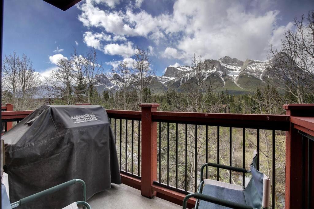 C303 Hidden Gem with MTN andCreek View, Quiet and Private