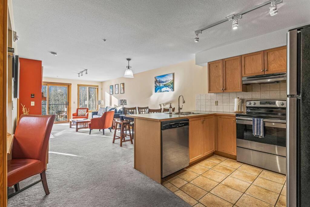 C303 Hidden Gem with MTN andCreek View, Quiet and Private