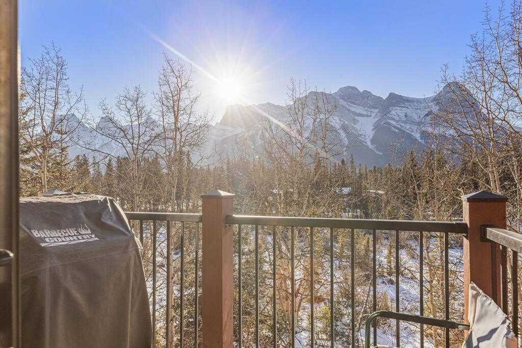 C303 Hidden Gem with MTN andCreek View, Quiet and Private